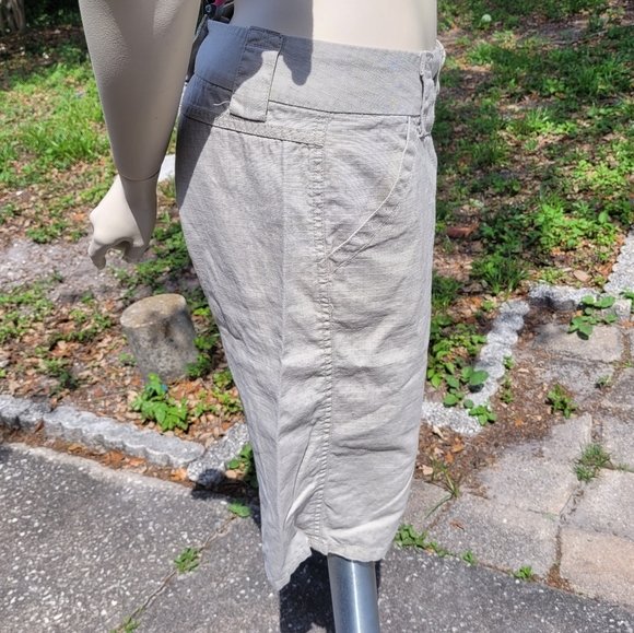 Bebop Size 9 Beige Wide Leg Cargo Bermuda Shorts/Capris - Picture 3 of 16